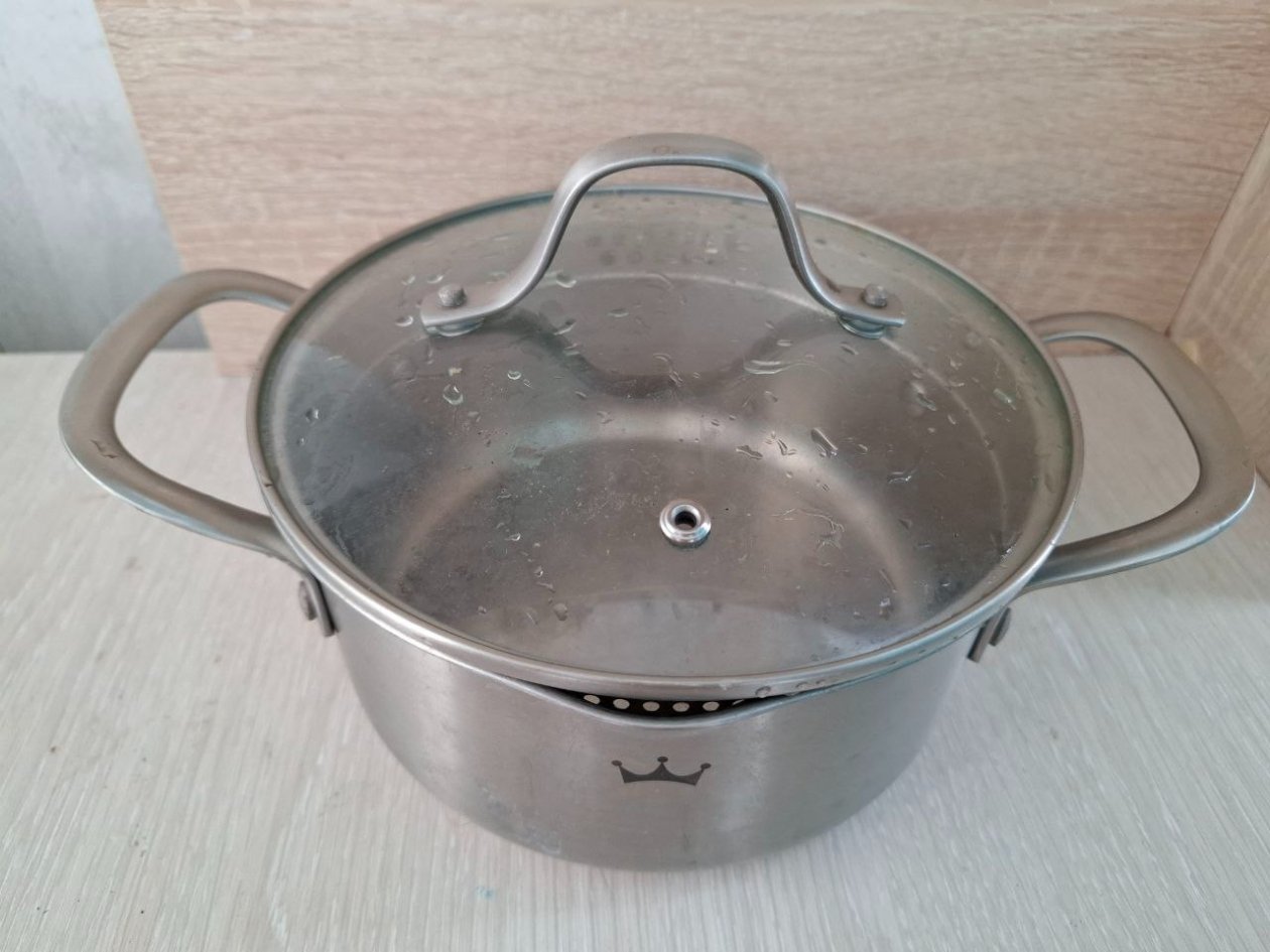 Делаю только так: залила 2 пакетика кипятком - и сковорода блестит как новая ИА KrasnodarMedia