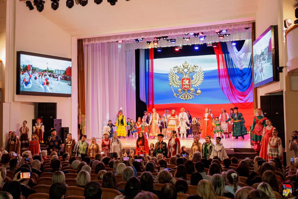 В Магадане состоялся митинг-концерт, посвященный открытию Года единства народов РФ Источник