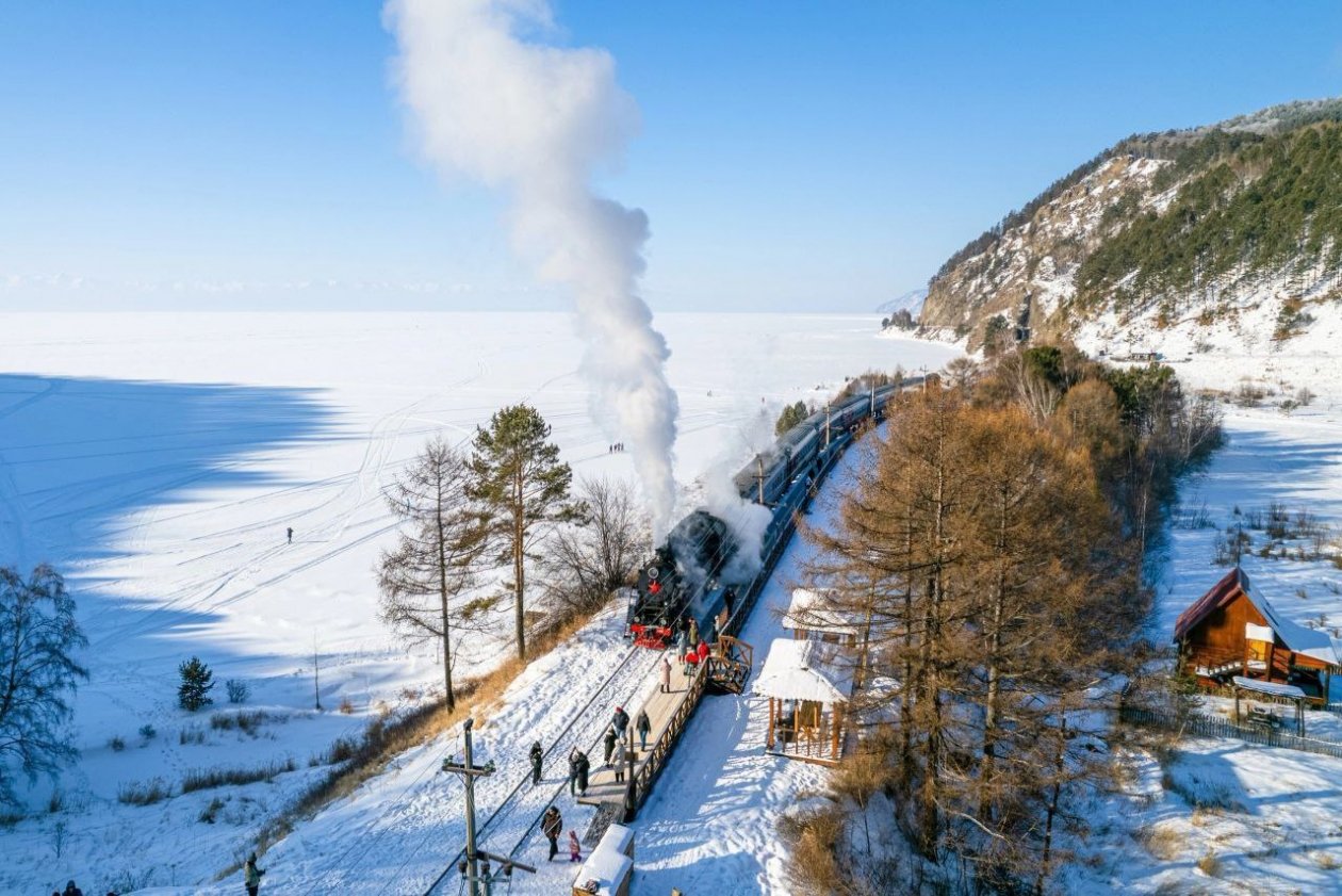 Поезд &quotБайкальский экспресс&quot совершит рейс по КБЖД в преддверии Дня защитника Отечества ВСЖД