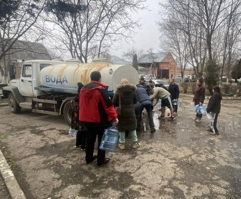 Для жителей населённых пунктов, оставшихся без воды, организовали подвоз Соцсети главы Пятигорска Дмитрия Ворошилова