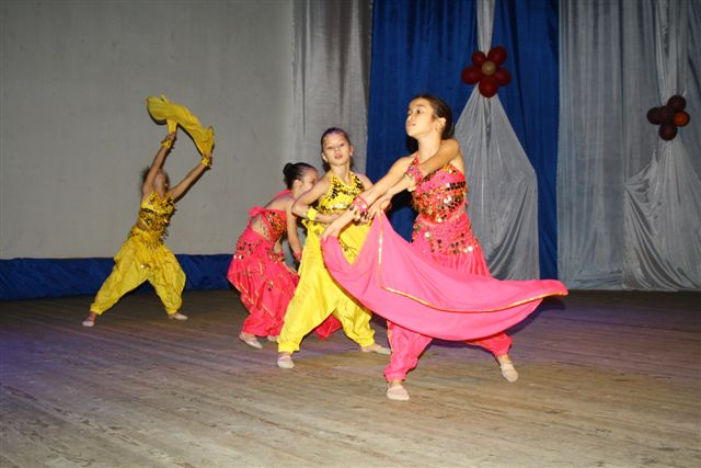 Юные гимнастки, Фото с места события собственное