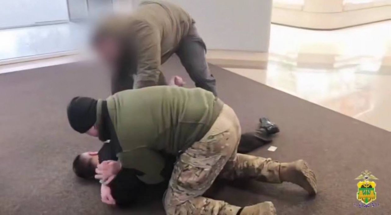 В ТЦ Новороссийска задержали мужчину с экстремистскими тату t.me/kubansledcom