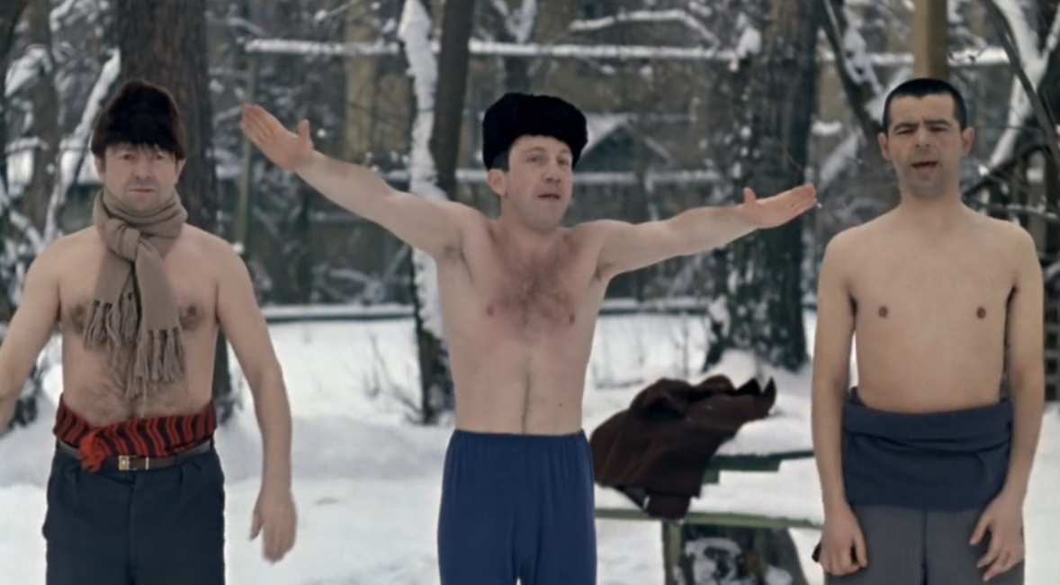 О, спорт, ты мир! Угадаете фильм СССР по кадру с физкультурником? Кадр из фильма &quotДжентльмены удачи&quot (12+)