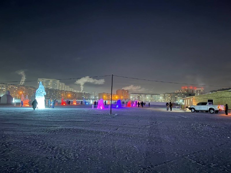 В Якутске открылся ледовый городок на Сайсарском озере ИА YakutiaMedia