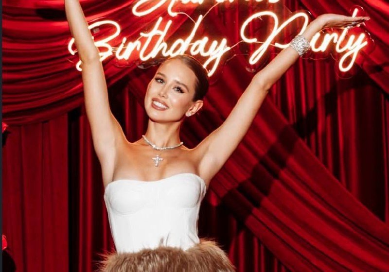 Аврора Киба Соцсети знаменитостей