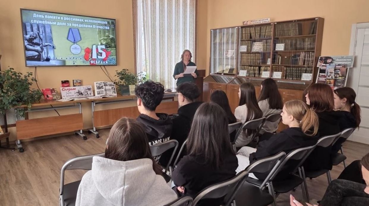 Участники информационного часа предоставлено центральной городской библиотекой