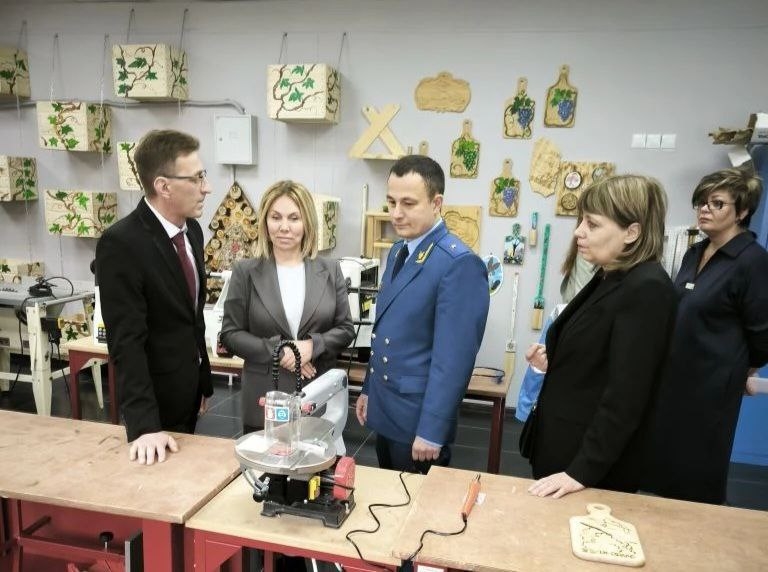 &quotОсобые дети — забота региона&quot: на Колыме укрепляют систему поддержки семей с детьми с ограниченными возможностями здоровья Источник