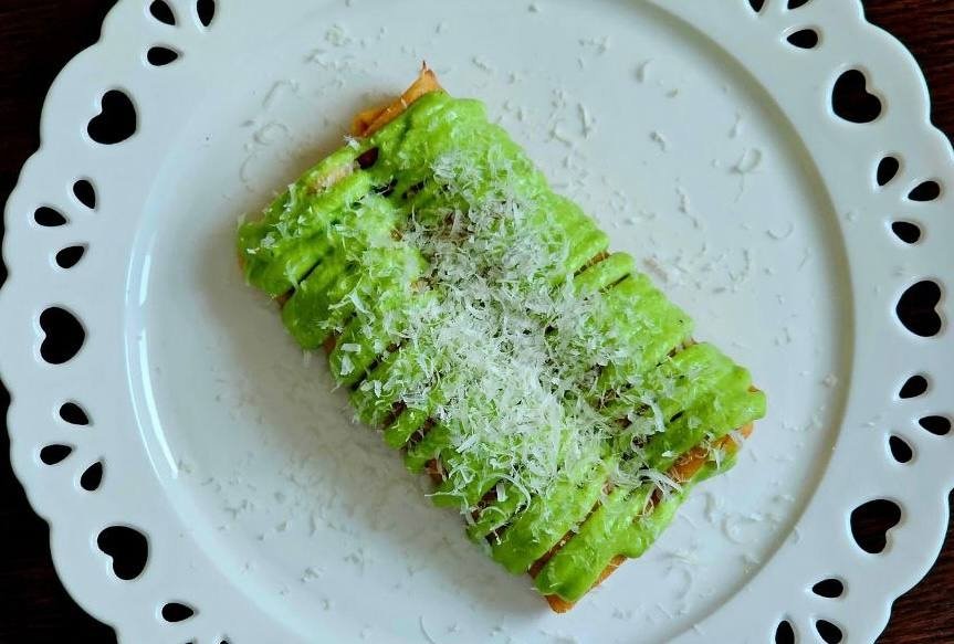 Блины с мясом, соусом бешамель и пармезаном Павел Ледров