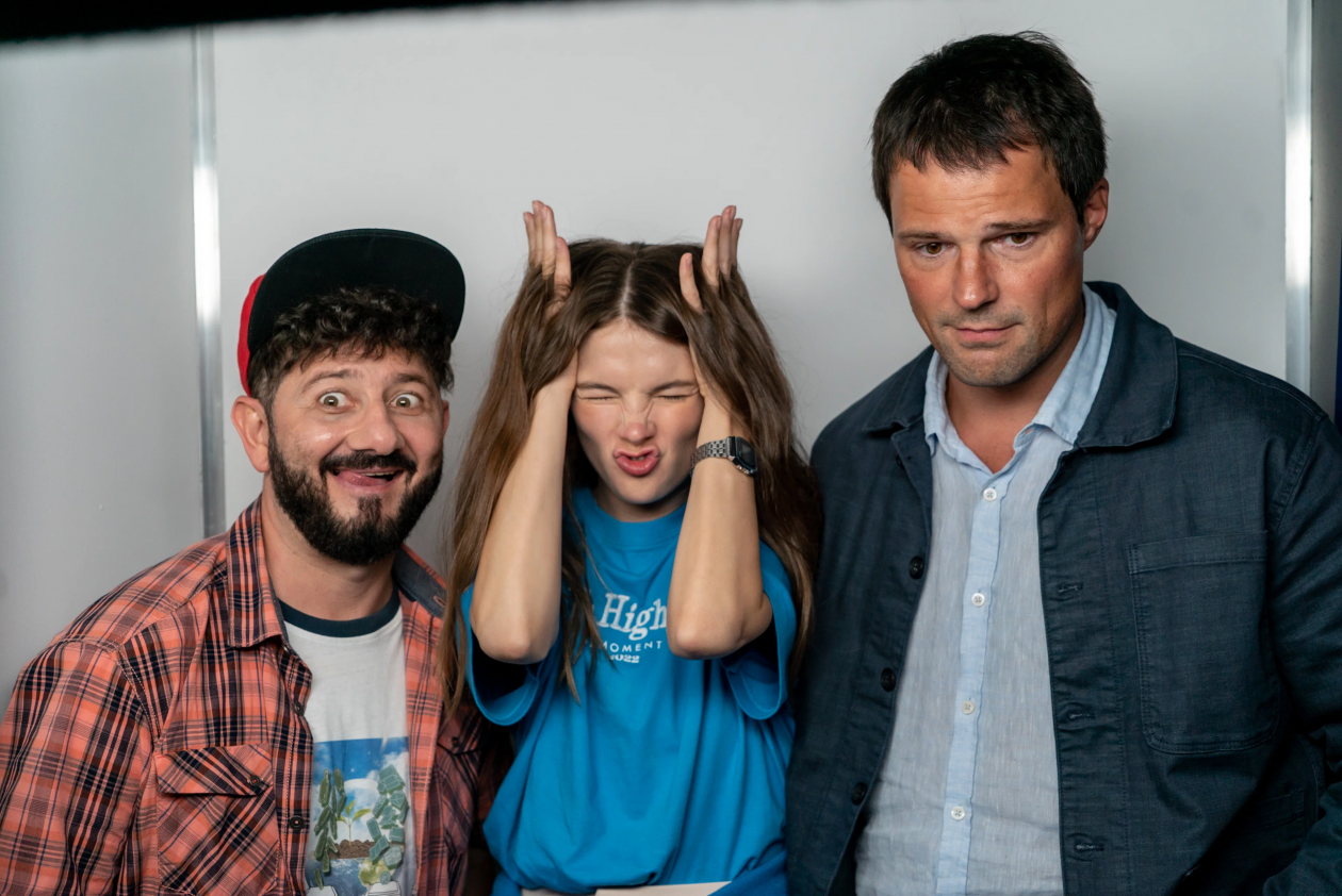 В фильме главные роли играют Миша Галустян и Данила Козловский Кадр из фильма