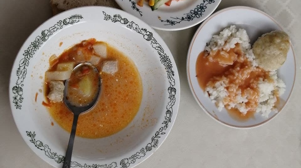 Еда в школьной столовой Абрамченко Анета