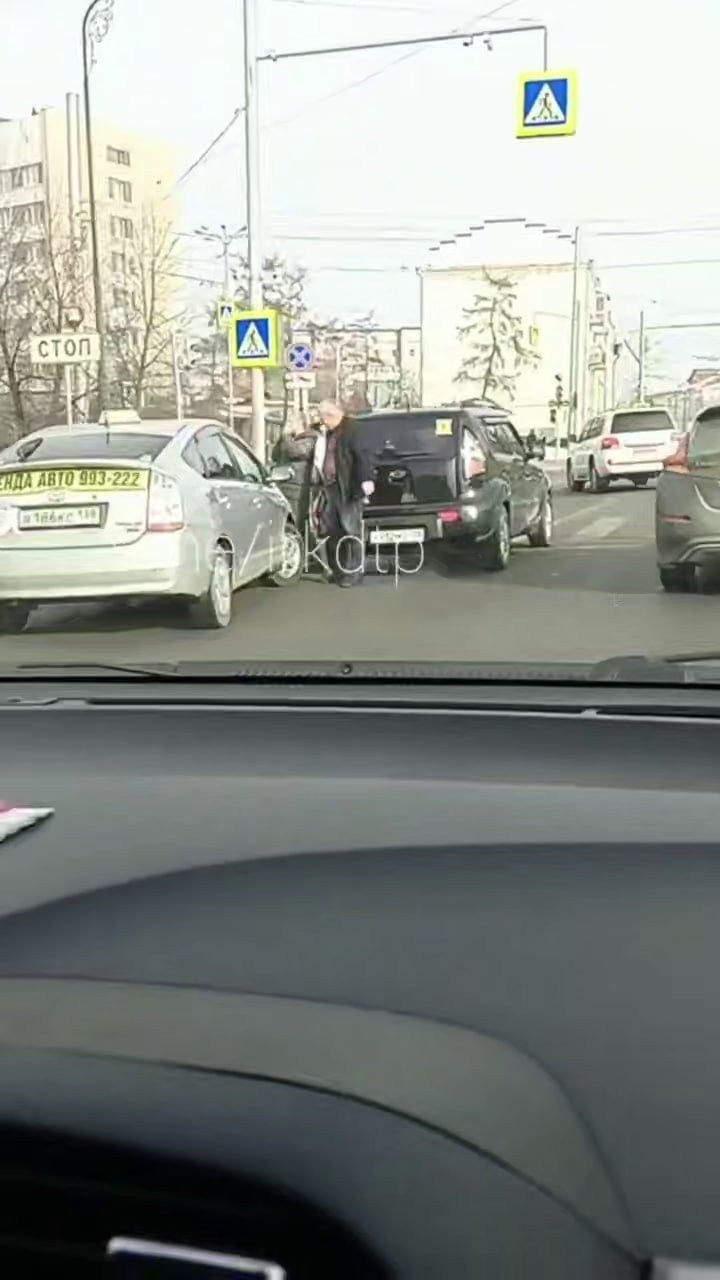 Две иномарки столкнулись в центре Иркутска Тг-канал &quotДТП38&quot (18+)