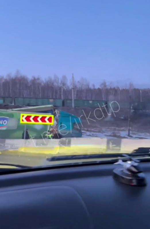 Фура улетела за отбойник на Култукском тракте Группа &quotДТП 38RUS&quot (18+)