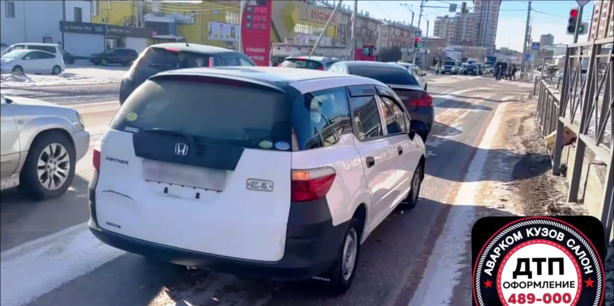 В Улан-Удэ водитель после ДТП спокойно ушёл обедать в кафе Аварком &quotКузов Салон&quot