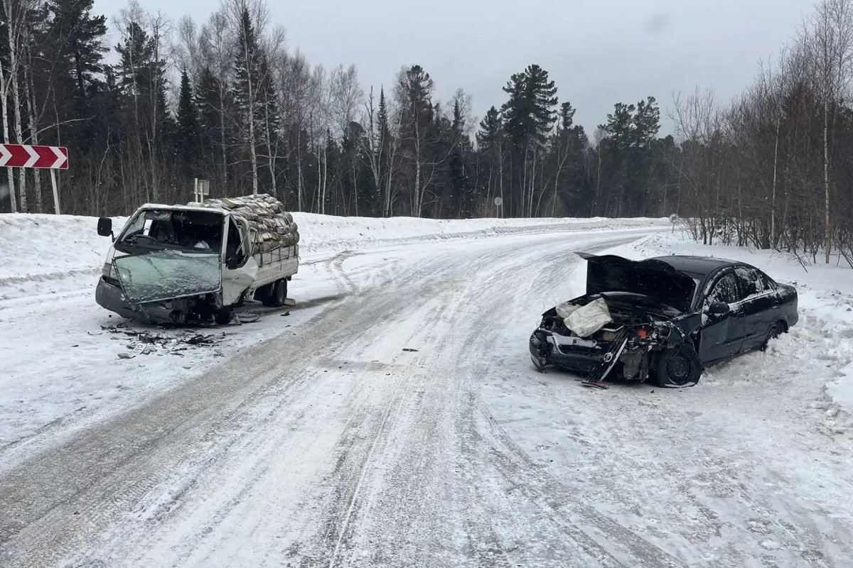 Женщина получила перелом бедра в лобовом ДТП в Бурятии ГИБДД по Бурятии