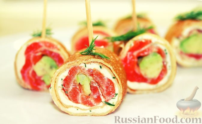 Блинчики с форелью, сливочным сыром и авокадо russianfood.com