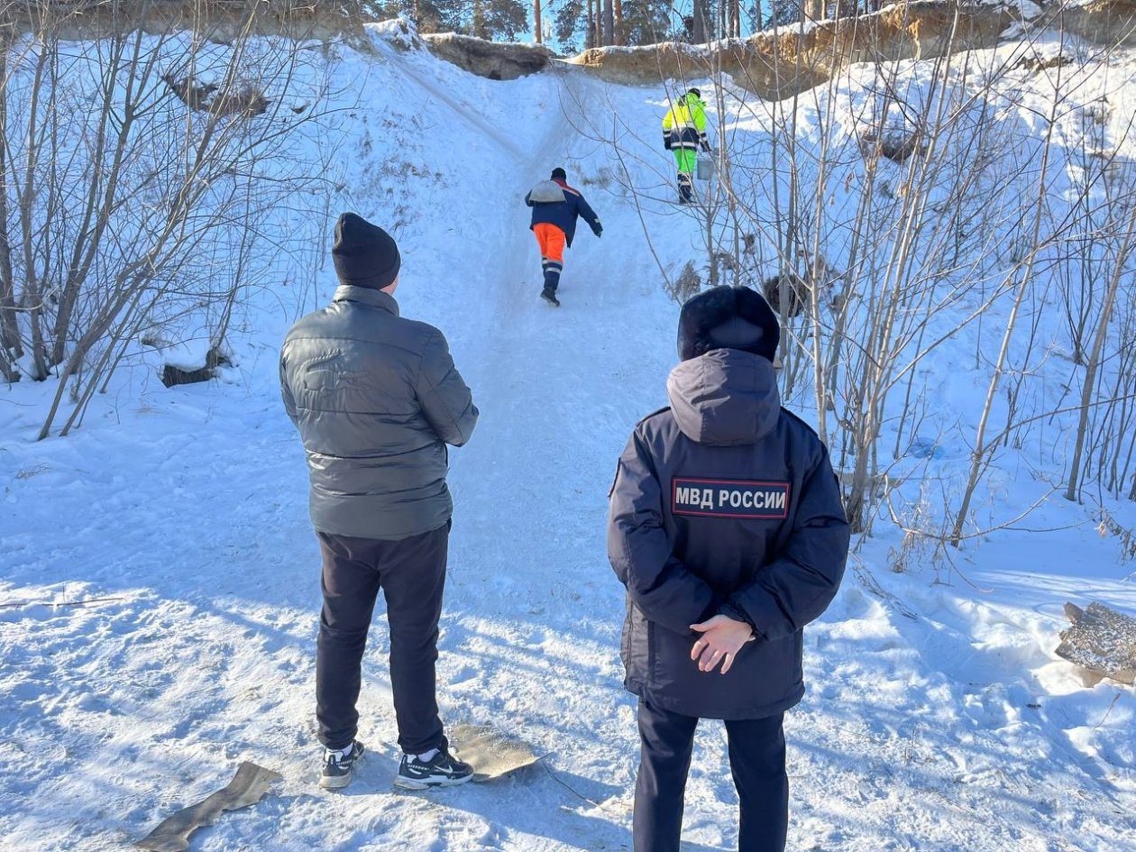 Очередную опасную горку ликвидировали в парке Современника в Ангарске Пресс-служба УМВД России по АГО