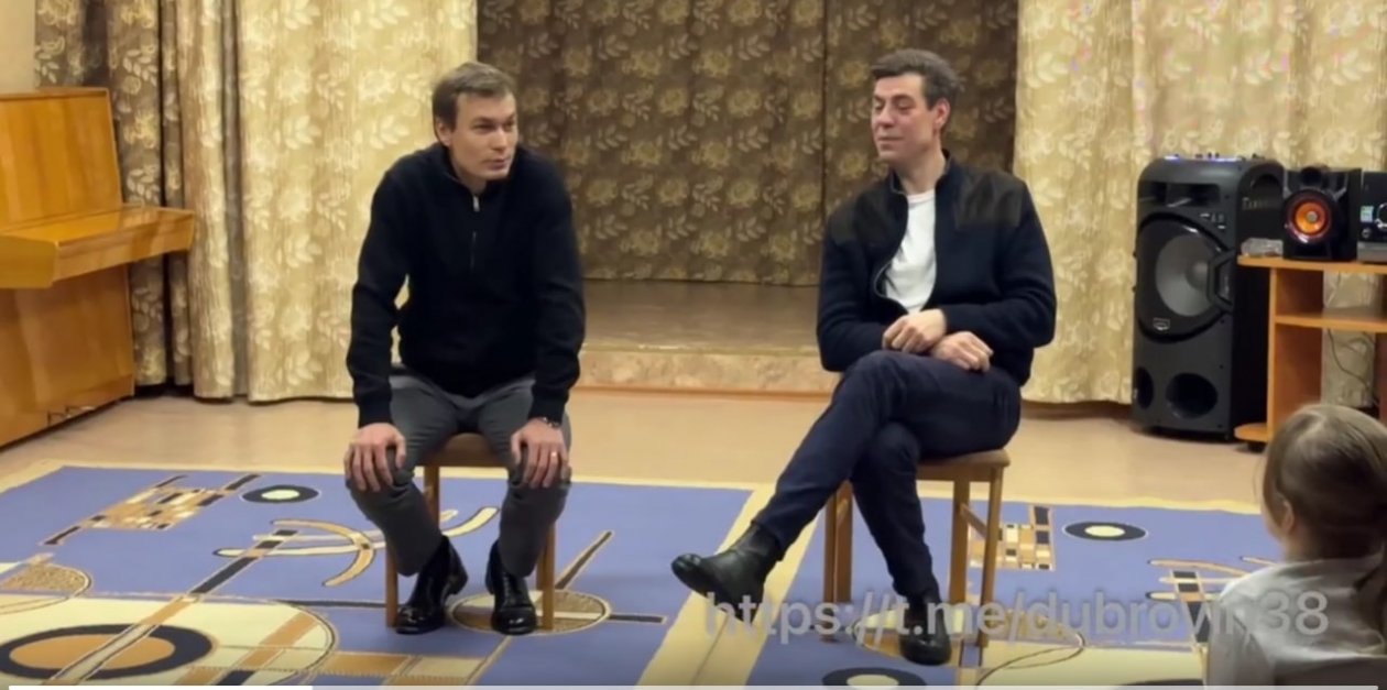 Актеры Дмитрий Дюжев и Кирилл Кузнецов посетили воспитанников СРЦ в Братске Официальная страница &quotВК&quot (12+) мэра города Александр Дубровин