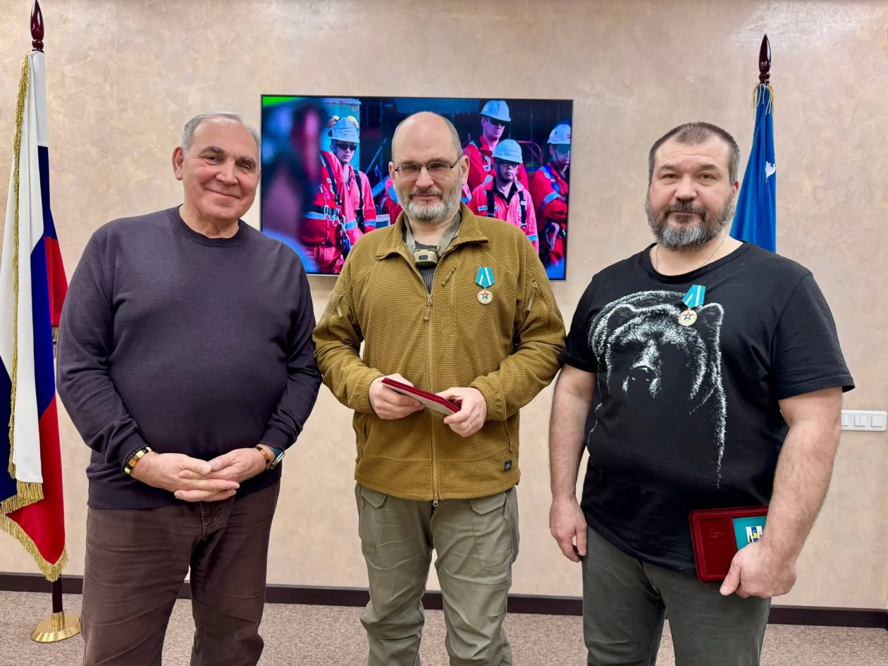 Двое добровольцев награждены медалями &quotСахалинская область — фронту&quot пресс-служба правительства Сахалинской области