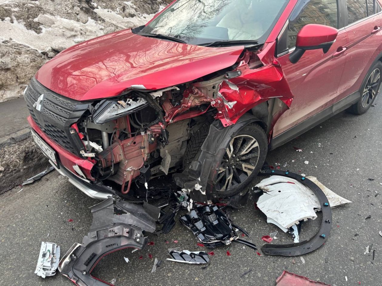 Обогнавшие скорую лихачи из Владивостока разбились и попали к ним же в руки Пресс-служба Владивостокской скорой.