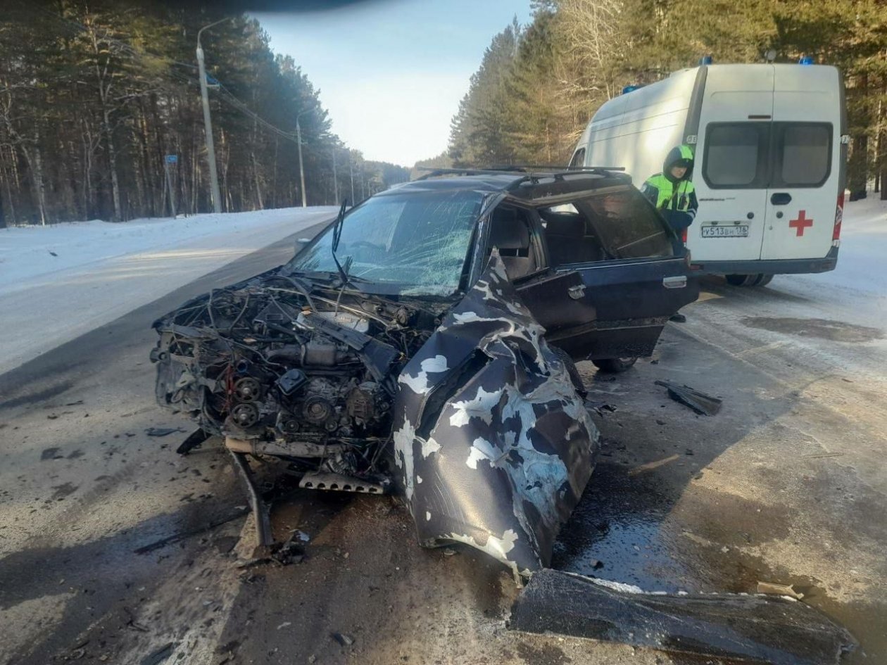 Жесткое столкновение легковушек произошло на Байкальском тракте под Иркутском Тг-канал &quotДТП38&quot (18+)