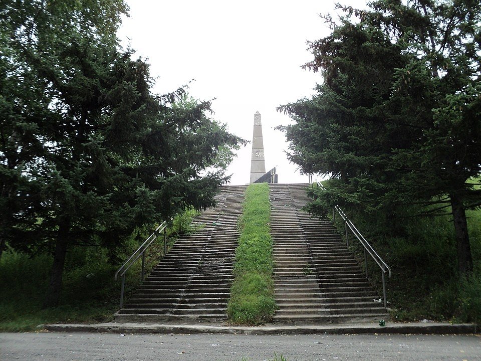 Памятник шахтерам-партизанам в Партизанске будет реконструирован commons.wikimedia.org