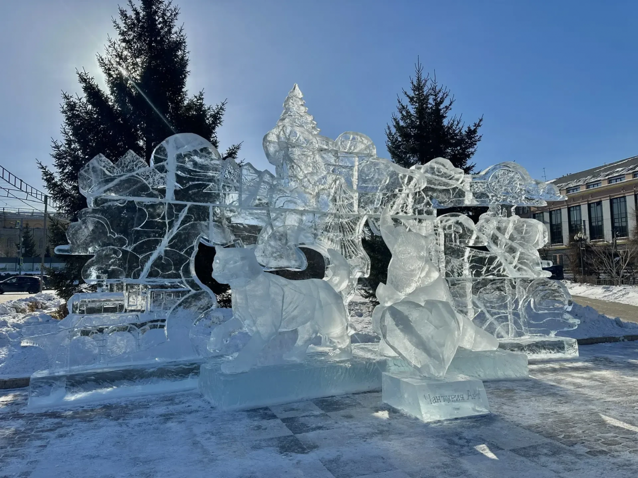 Ледовую скульптуру &quotОткрытка дружбы&quot создали в сквере им. Кирова в Иркутске Пресс-служба администрации Иркутска