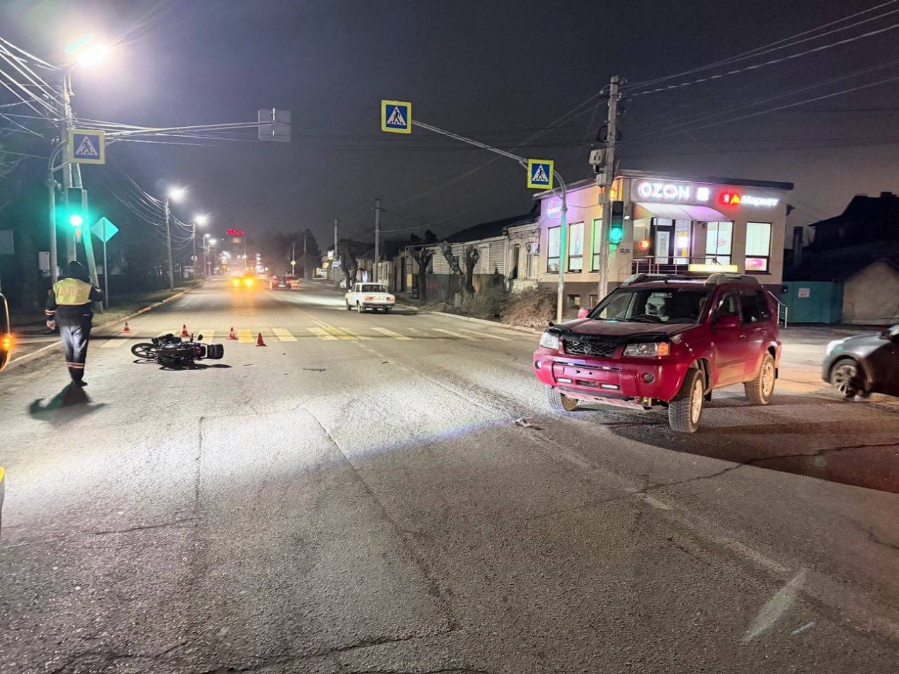 Подростка-бесправника на мопеде забрали в больницу после ДТП в Ессентуках Госавтоинспекция Ставрополья