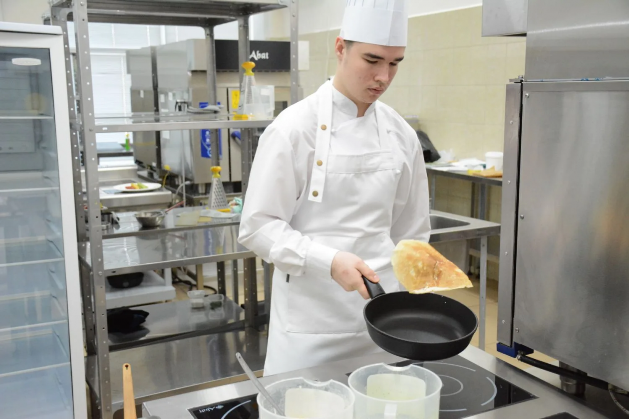 Максим Галыгин - лучший в компетенции &quotПоварское дело&quot министерство образования и науки Амурской области