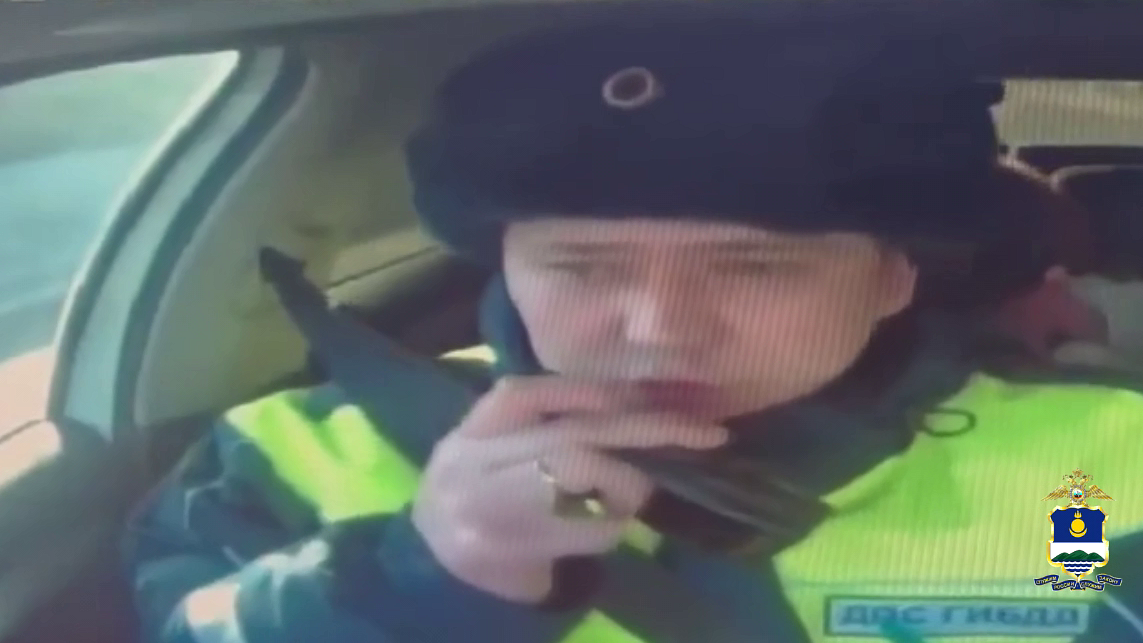 Полицейские в Бурятии спасли годовалую девочку, домчав в больницу сквозь пробки МВД Медиа