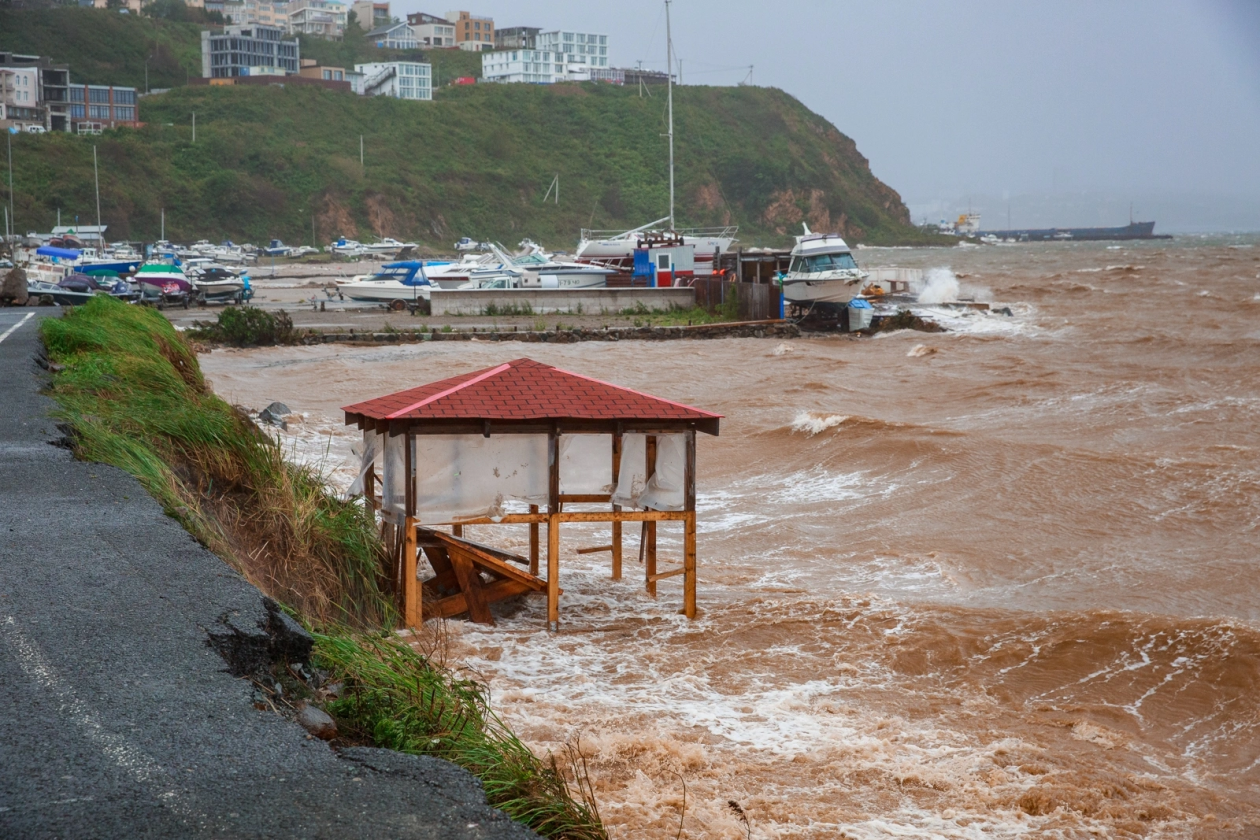 Тайфун &quotМайсак&quot. Шторм во Владивостоке ИА PrimaMedia