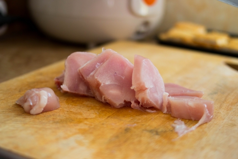 Использую один лайфхак — и магазинная курица превращается в деликатес: мясо без антибиотиков Денис Таушканов, ИА SakhalinMedia