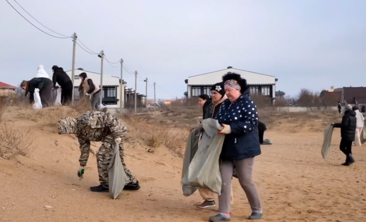 Два дня 300 человек очищали берег Анапы от Витязева до Благовещенской Оперштаб Краснодарского края