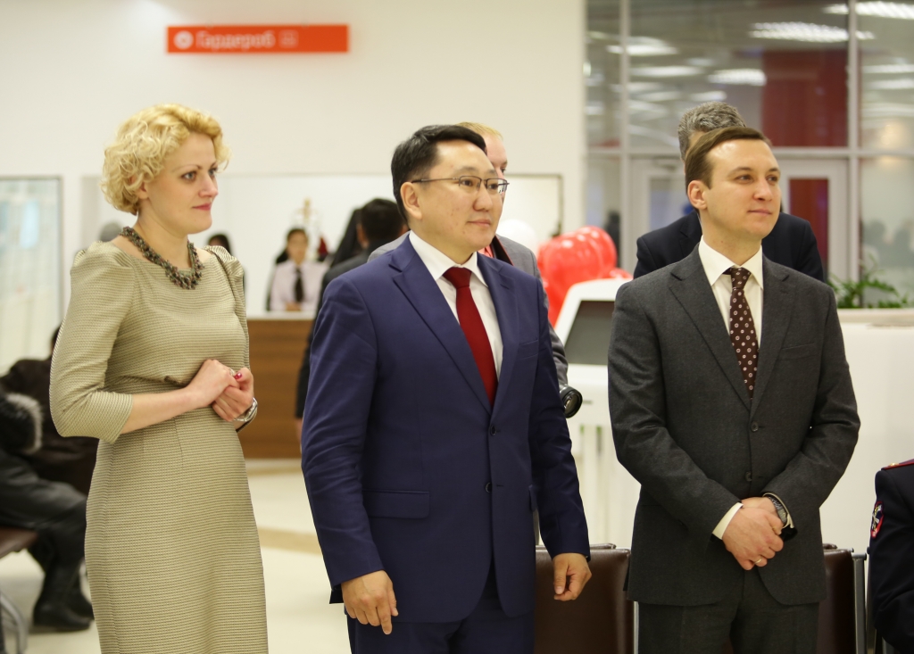 Федеральный бюджет выделил 171,8 млн рублей на новый стиль МФЦ в Якутии, Фото с места события из других источников