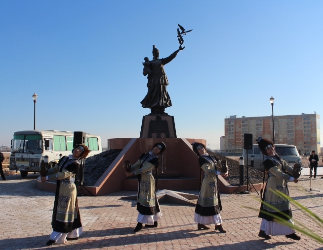 Площадь матери открыли в Якутске, Фото с места события собственное