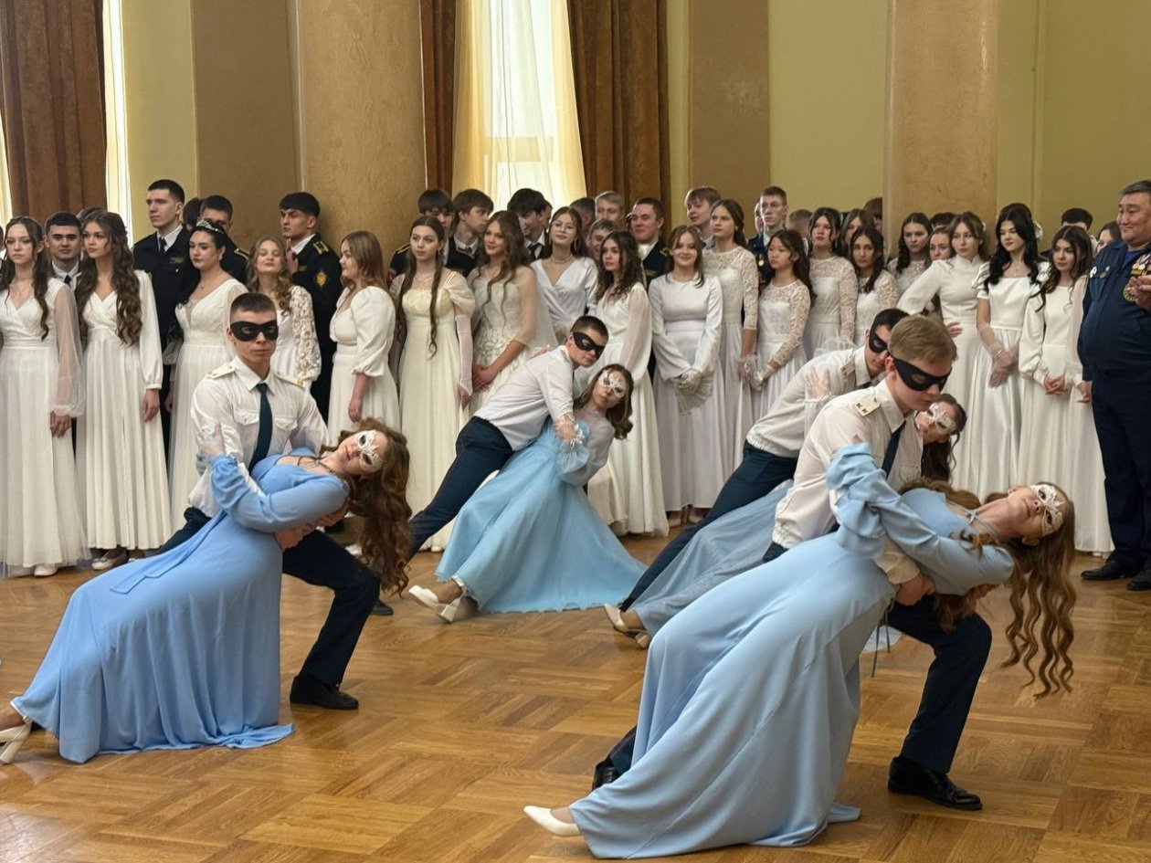 10-й кадетский бал школы №39 прошел в ДК &quotНефтехимик&quot в Ангарске Пресс-служба администрации АГО