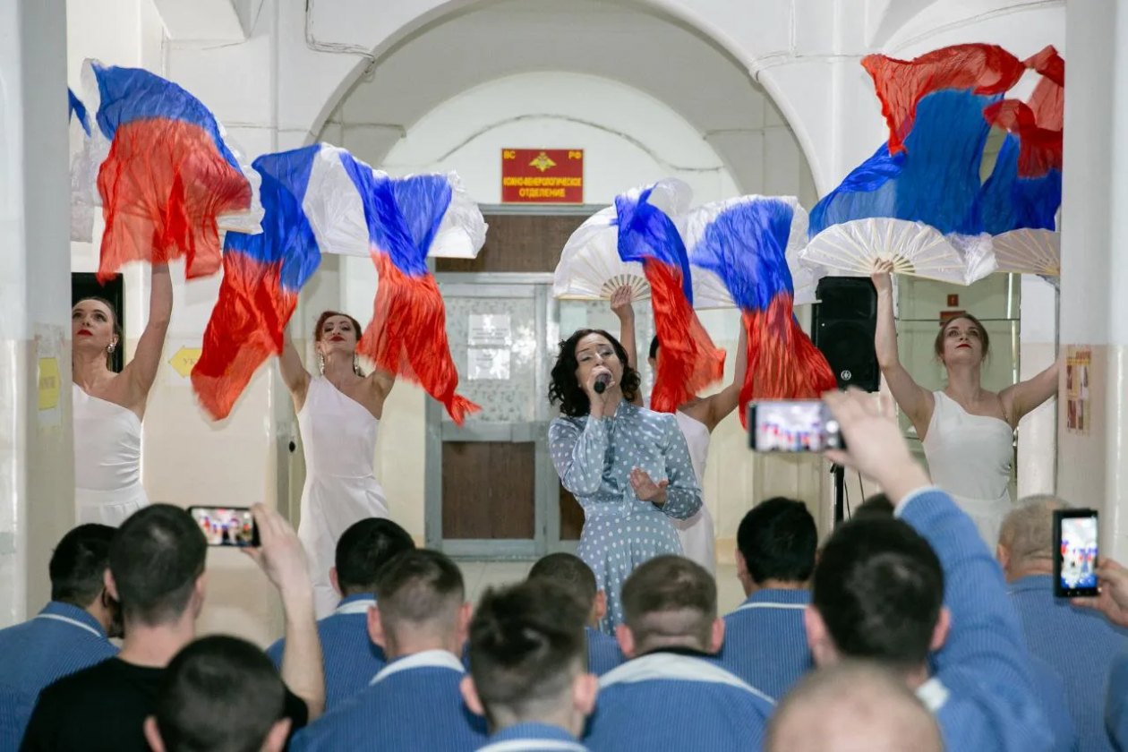 Концерт в преддверии 23 февраля прошел в военном госпитале Южно-Сахалинска пресс-служба правительства Сахалинской области