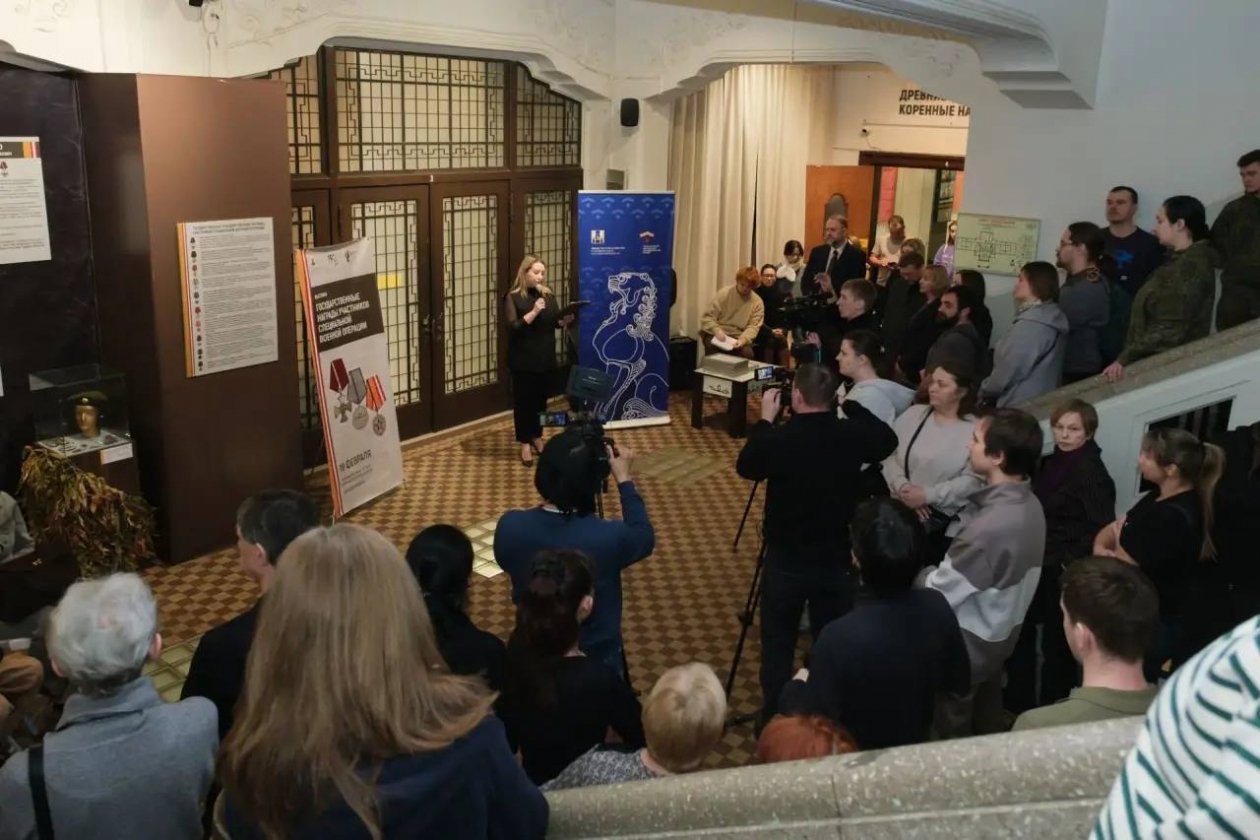 Открытие выставки с наградами участников СВО пресс-служба Сахалинского краеведческого музея