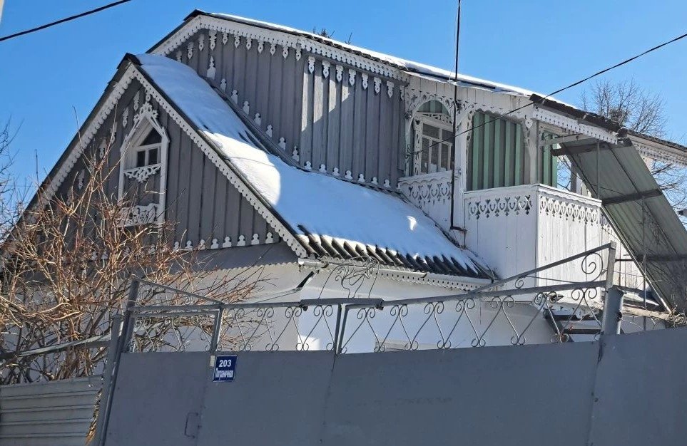 Резной козырек над крылечком ИА UssurMedia