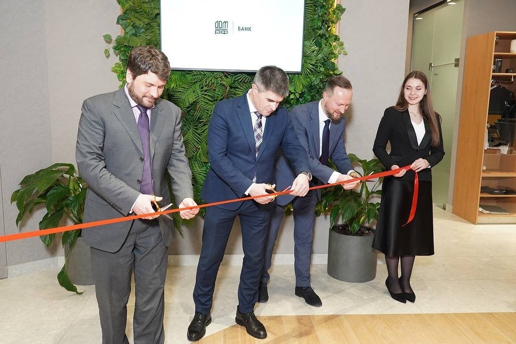 Сергей Фёдоров, Олег Сутурин и Сергей Голев торжественно открыли отделение Банка ДОМ.РФ Предоставлено пресс-службой Банка ДОМ.РФ