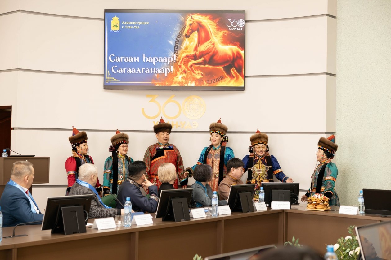 Мэр Улан-Удэ Игорь Шутенков в Сагаалган встретился с представителями землячеств мэрия Улан-Удэ