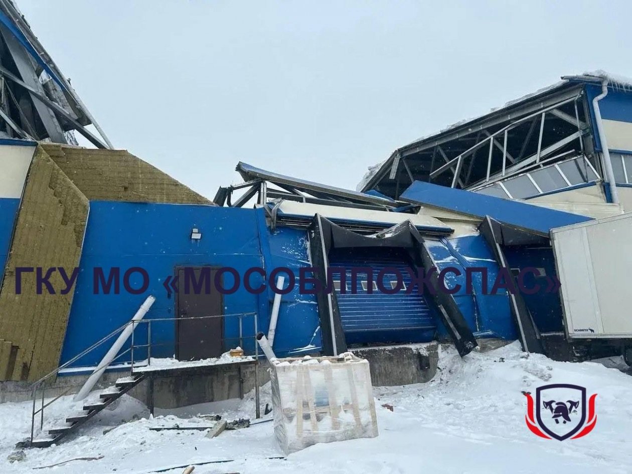 Крыша овощебазы дважды обрушилась под толщей снега в Подмосковье Telegram / ГКУ МО &quotМособлпожспас&quot
