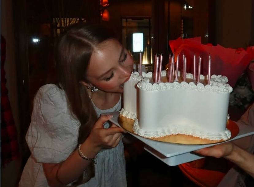 Милана Стар Соцсети знаменитостей