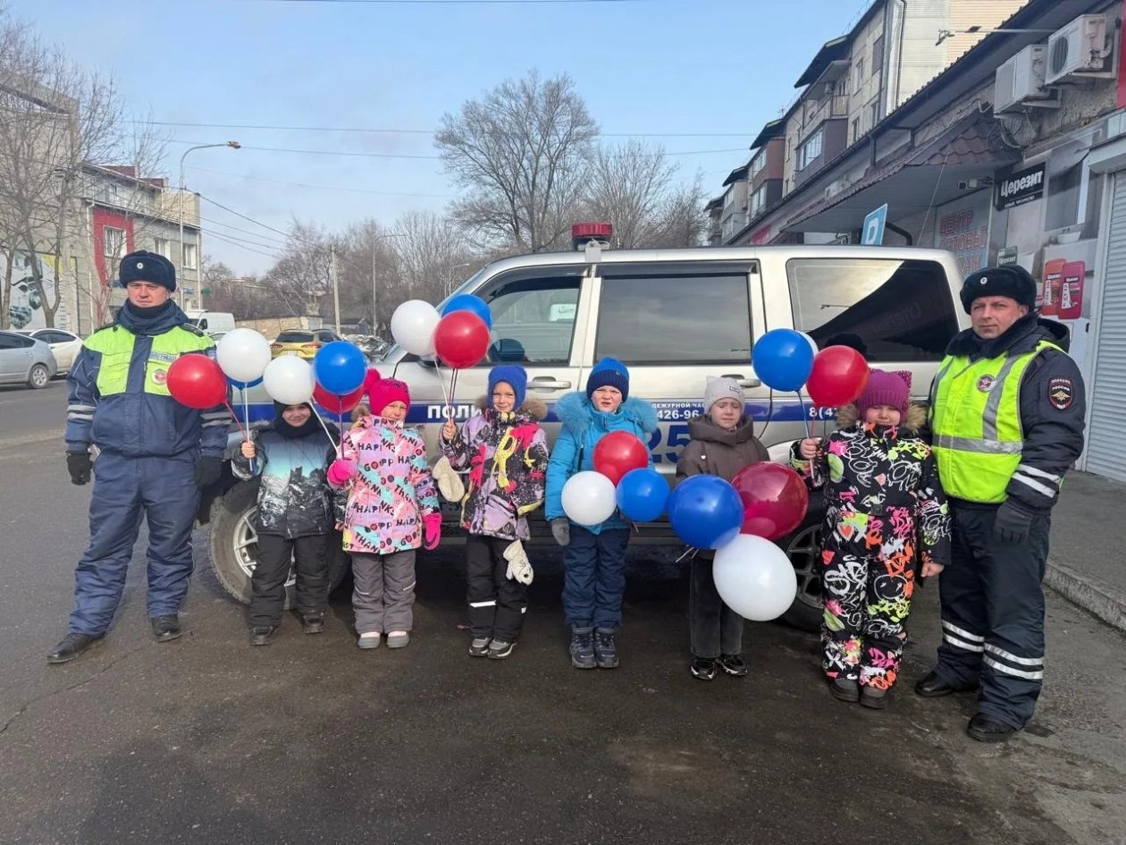 Поздравление водителей предоставлено Госавтоинспекцией Уссурийска