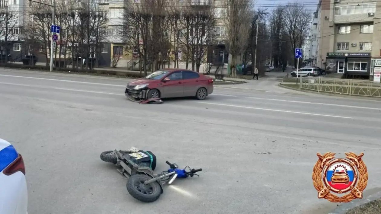 Парень на электровелосипеде попал под колёса машины в Ставрополе Госавтоинспекция Ставрополья