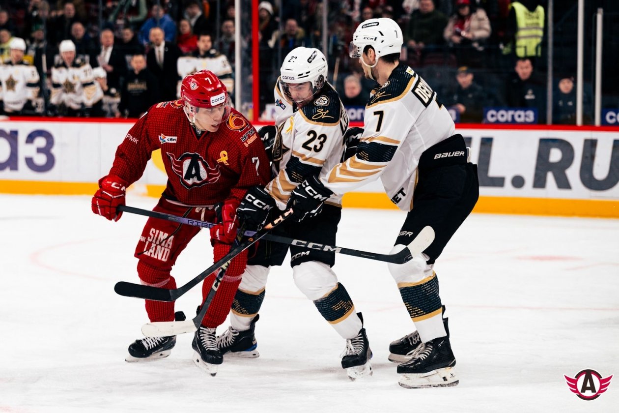 &quotАдмирал&quot переиграл &quotАвтомобилист&quot в Екатеринбурге ХК &quotАвтомобилист&quot