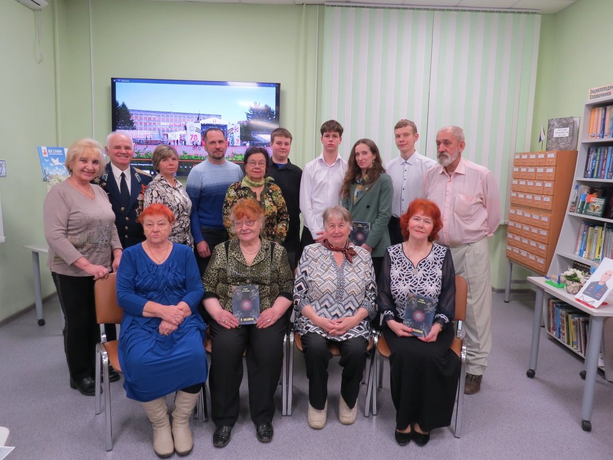 Презентация сборника стихов Р. Арутюняна в библиотеке семейного чтения предоставила Галина Николайчук