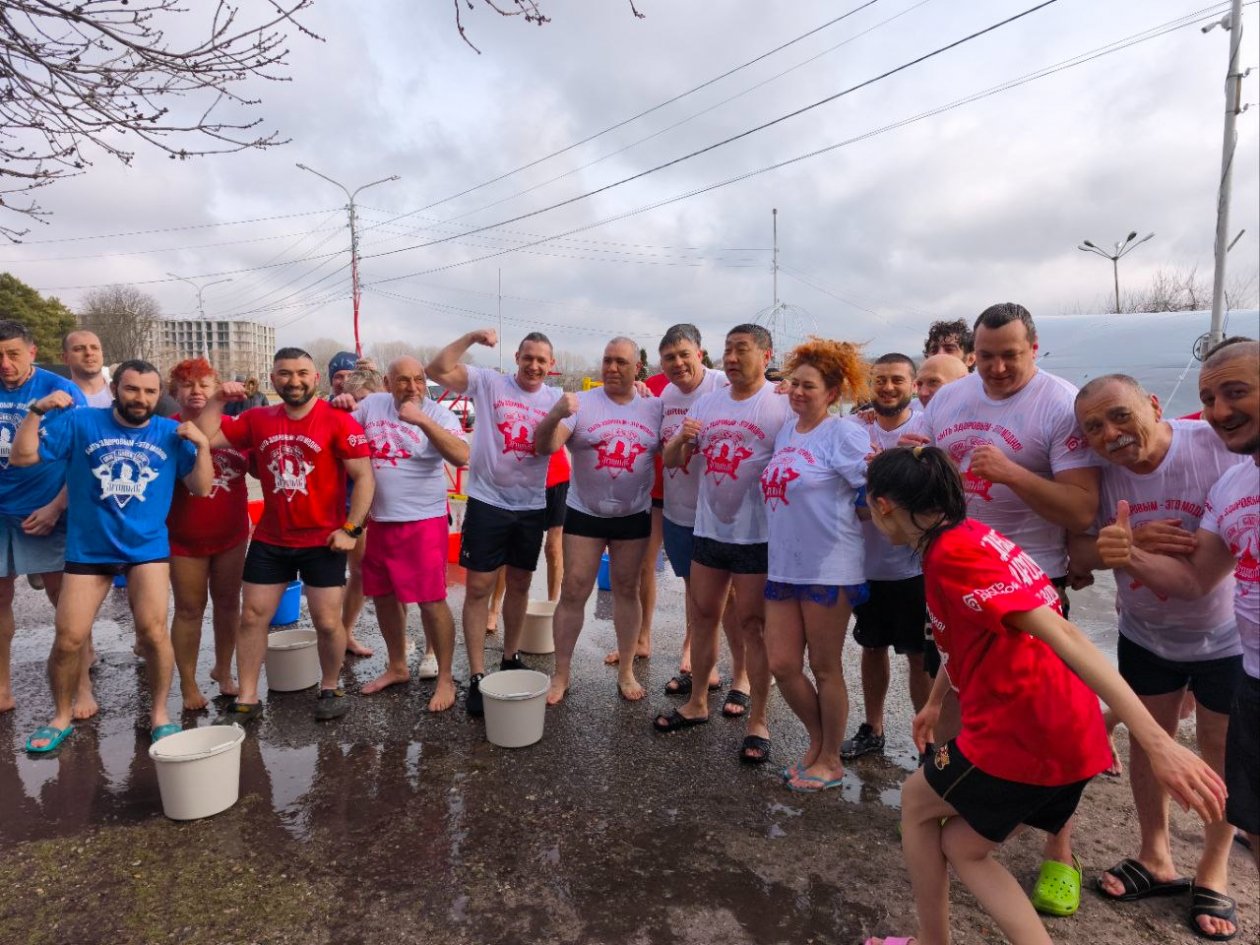 Массовые обливания прошли в Ессентуках Соцсети главы Ессентуков Владимира Крутникова