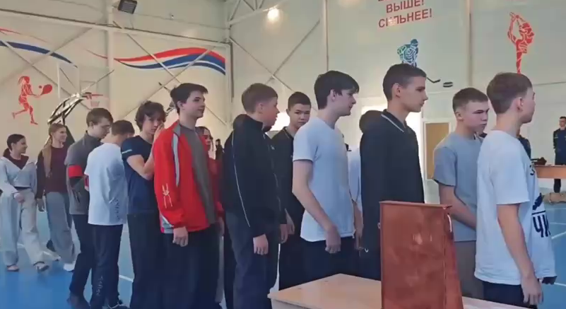 Школьники готовятся к занятиям по ликвидации последний на АЭС Кадр из видео