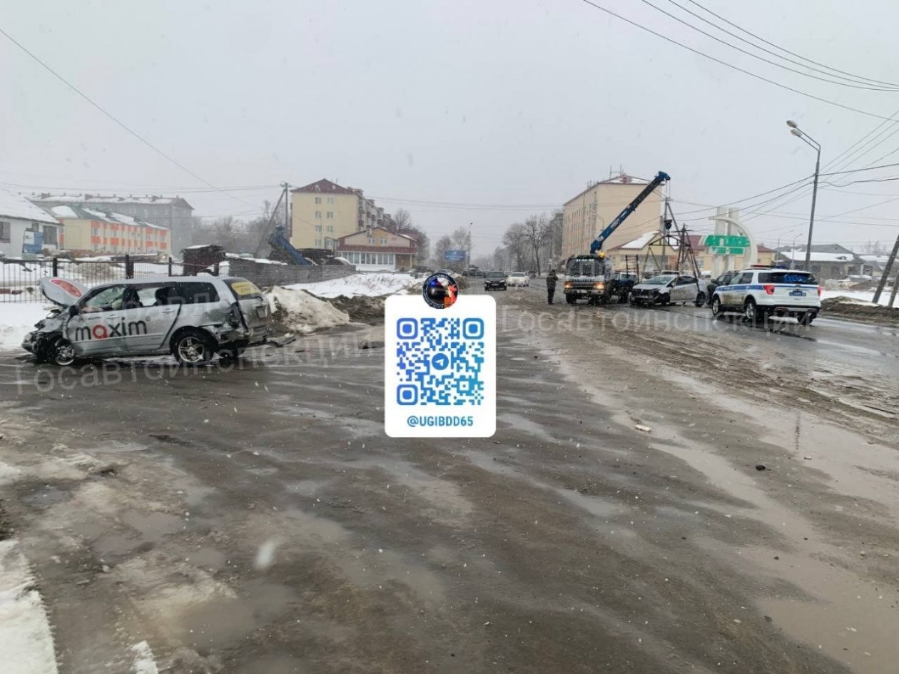 На Сахалине водитель Toyota Prius совершил ДТП и скрылся с места. Есть пострадавшие пресс-служба Госавтоинспекции Сахалинской области