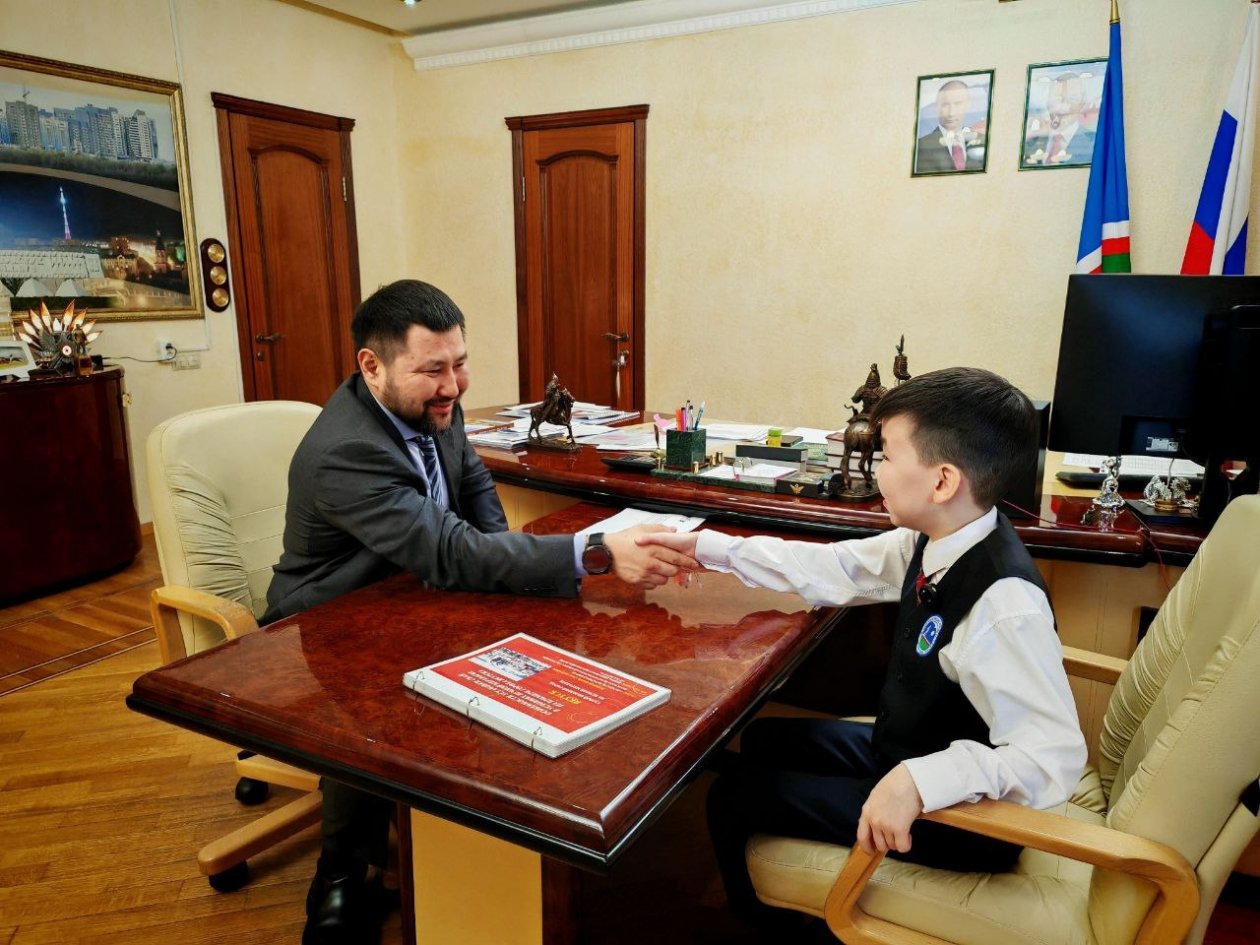 Школьник из Якутска выступил на строительном форуме в Новосибирске с личной страницы Е.Григорьева в ТГ-канале